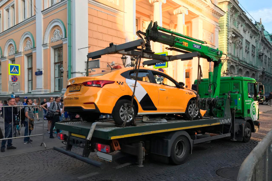 Пять тысяч такси в Москве отправились на штрафстноянку