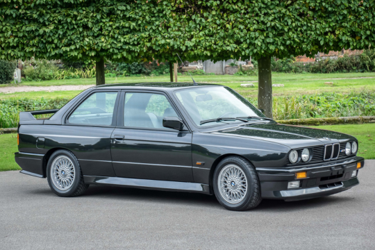 BMW 33 года, а она в безупречном состоянии