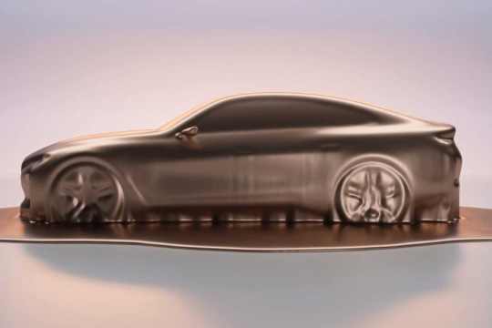 BMW дразнит нас своим новым автомобилем Concept i4