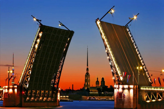 Санкт-Петербург уходит в карантин. Закрыты даже храмы