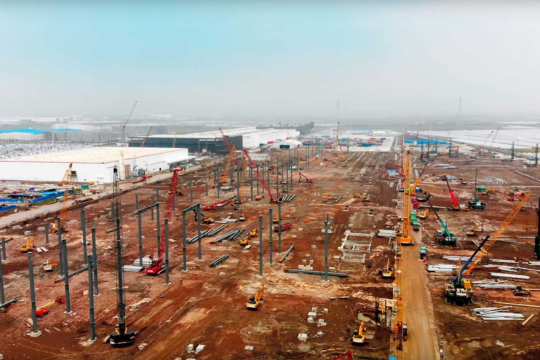 Видео: Строительство завода Tesla Gigafactory 3