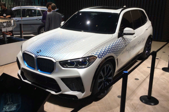 BMW 5X будет ездить на водороде к 2022 году
