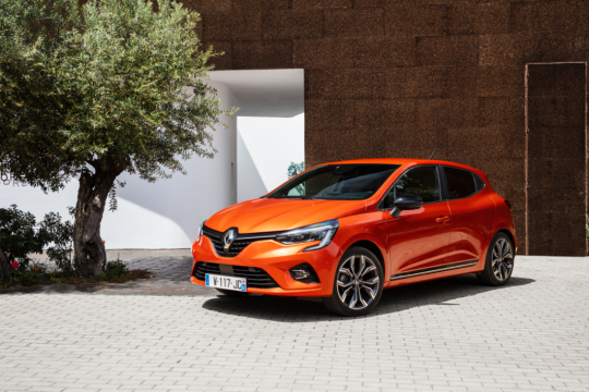 Renault Clio обошел по продажам Volkswagen Golf