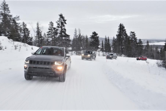 Гибридные Jeep прошли тесты в зимних условиях
