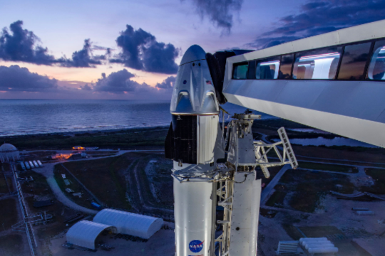 Запуск ракеты Crew Dragon компании SpaceX прямая трансляция из NASA