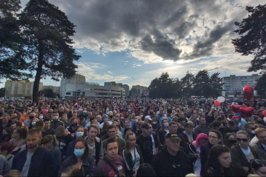 Более двух тысяч человек пришли на пикет Тихановской в Борисове