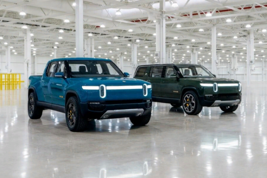 Всего Rivian нанял 178 бывших сотрудников Tesla, причем 70 из них перешли в компанию непосредственно после работы в Tesla. Tesla обратилась в суд.