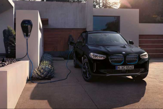 BMW назвала цены на электрический внедорожник iX3