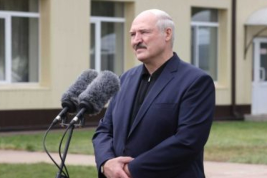 Почему Лукашенко откладывает инаугурацию: названа причина