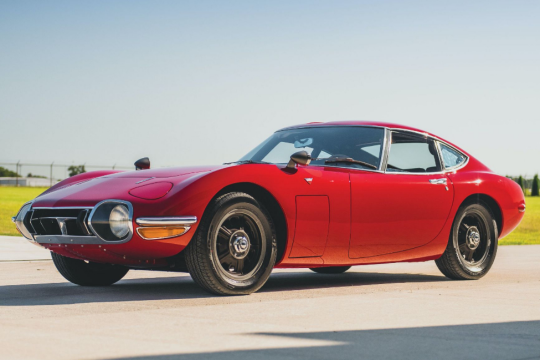 Toyota 2000GT 1967 года выпуска была продана на знаменитом аукционе 25 октября, проведенном RM Sotheby's. Ее очень высокая цена объясняется редкостью этого автомобиля.