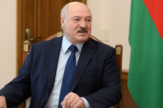 Лукашенко заявил, что его помощниками по областям будут только военные