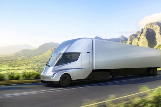 Илон Маск заявил, что грузовик Tesla Semi сможет проезжать на одном заряде 1000 километров