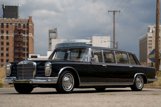 Выставлен на продажу лимузин Mercedes 600 Pullman 1965 года, который принадлежал китайскому министру