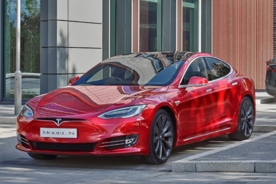 Tesla Model S подорожали на 6000 долларов в Европе