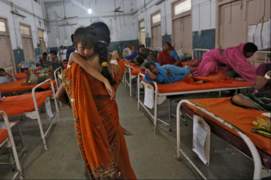 Количество заболевших неизвестной болезнью в Индии достигло 800