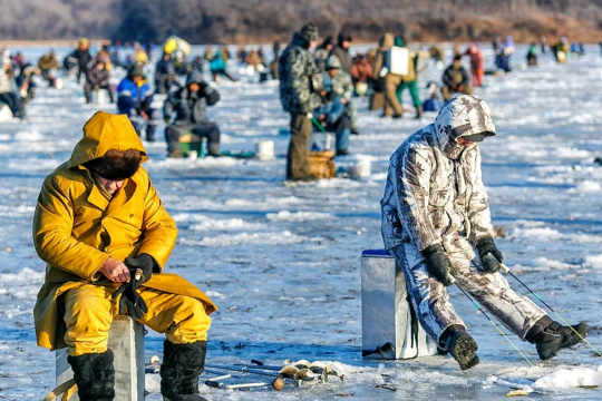 Зимняя рыбалка, да еще и в в палатках, обрела в Беларуси опасную популярность