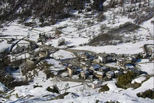 В живописной Альпийской деревне продают дома за 1 евро