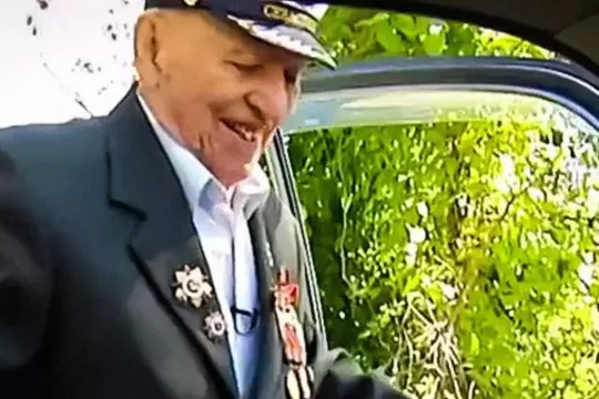 Найден самый пожилой водитель России, ему сто лет