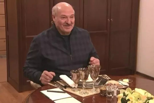 Фильм блогера Путило: Лукашенко пишет ручками за 4 тыс. евро, носит часы за 20 тыс., а его автопарк оценивается в 4 миллиона
