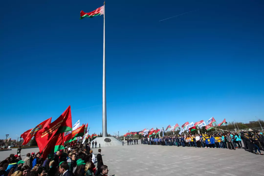 Лукашенко во время речи на площади Государственного флага предложил оппозиции прекратить противостояние