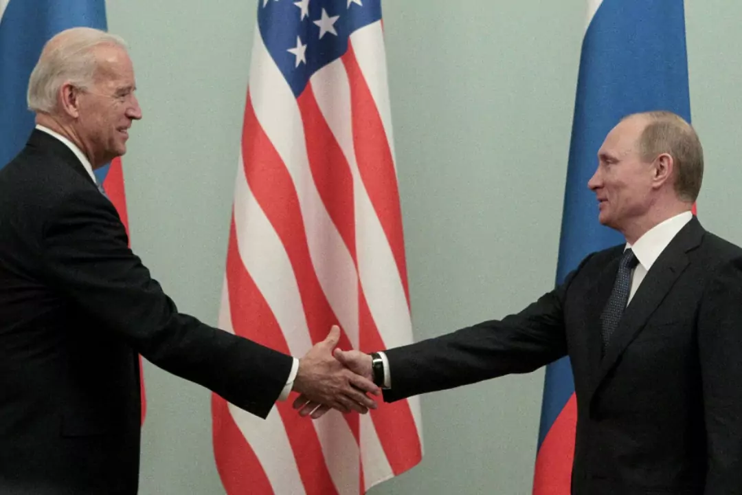 Американцы сравнили президентов Путина с Байденом