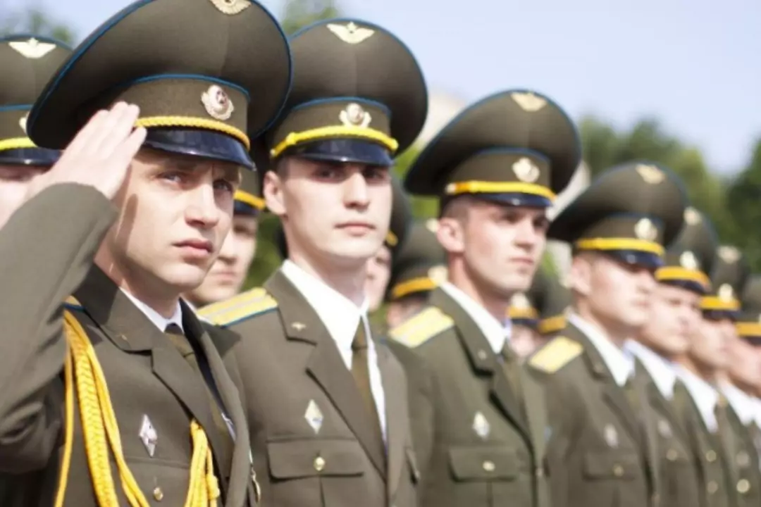 Белорусские сенаторы на базе 120-й бригады рассмотрели болевые точки вопросов защиты Родины