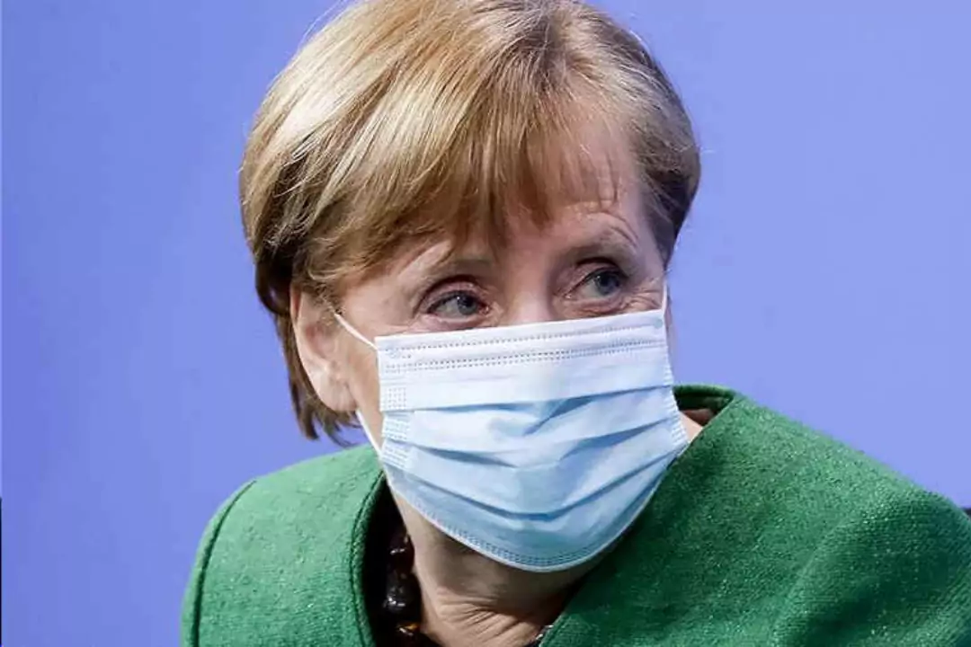 Меркель отказалась прививаться от коронавируса вакциной AstraZeneca