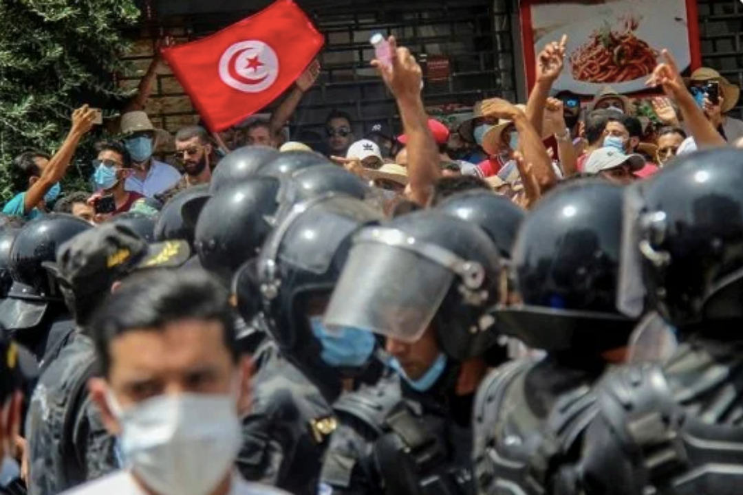Ревки Дивени: «ничего не ясно, но очевидно, что тунисский народ поддерживает решения своего президента»