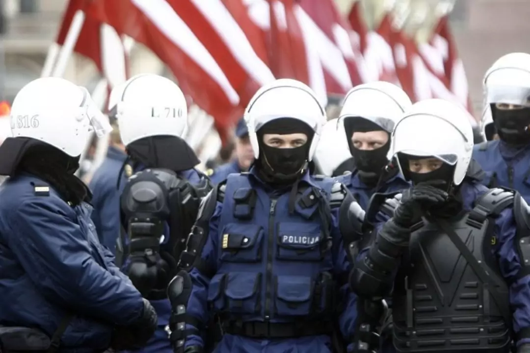 Латвия направила специальный батальон полиции для борьбы с нелегальной миграцией границы с Беларусью