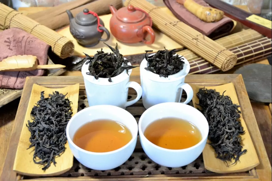 Как называется заварка. Дахун паун чай. Да Хун ПАО чай Тайланд. Китайский чай da Xun Pao. Чай китайский da Hong Pao , что это такое.