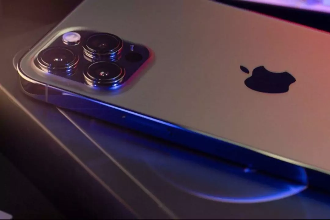 Apple презентовала iPhone 13, которые внешне очень напоминают предыдущую модель