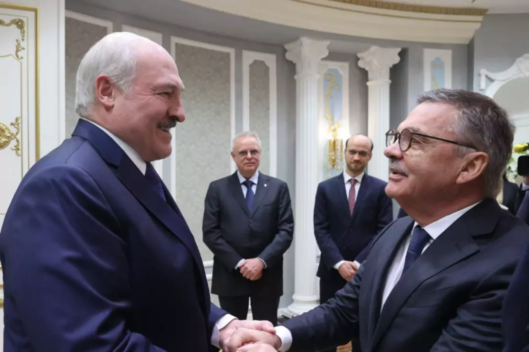 Глава IIHF Рене Фазель признал дружеские объятия с Александром Лукашенко ошибкой