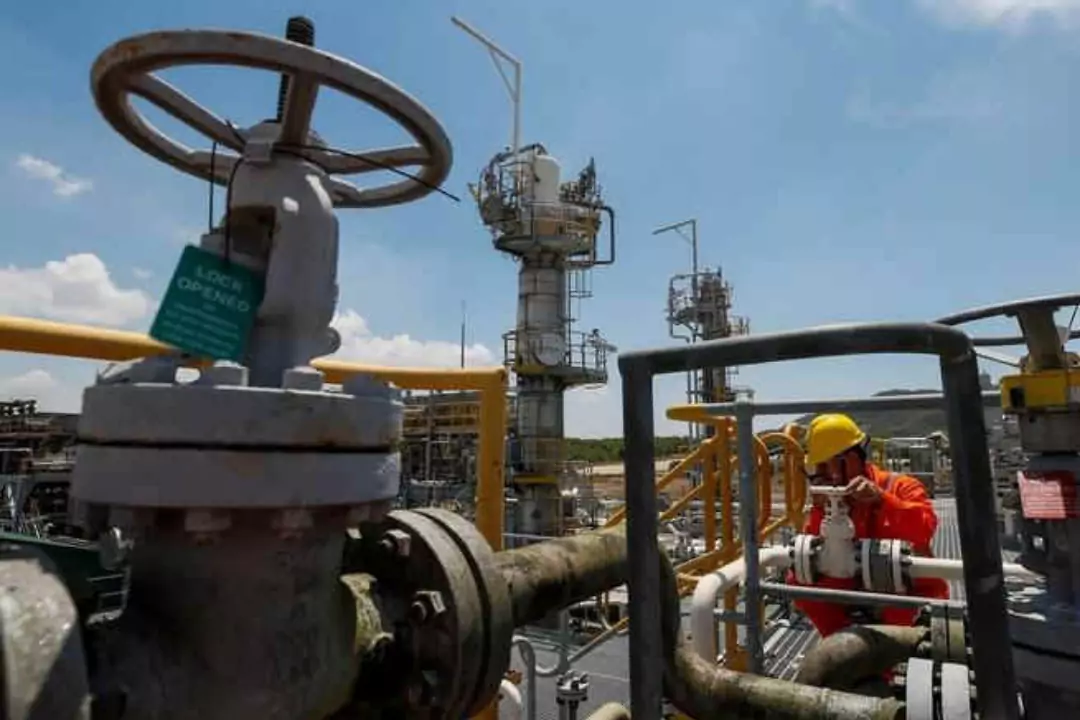 «Газпром» заключил первый газовый контракт в обход Украины, вызвав истерику в Киеве