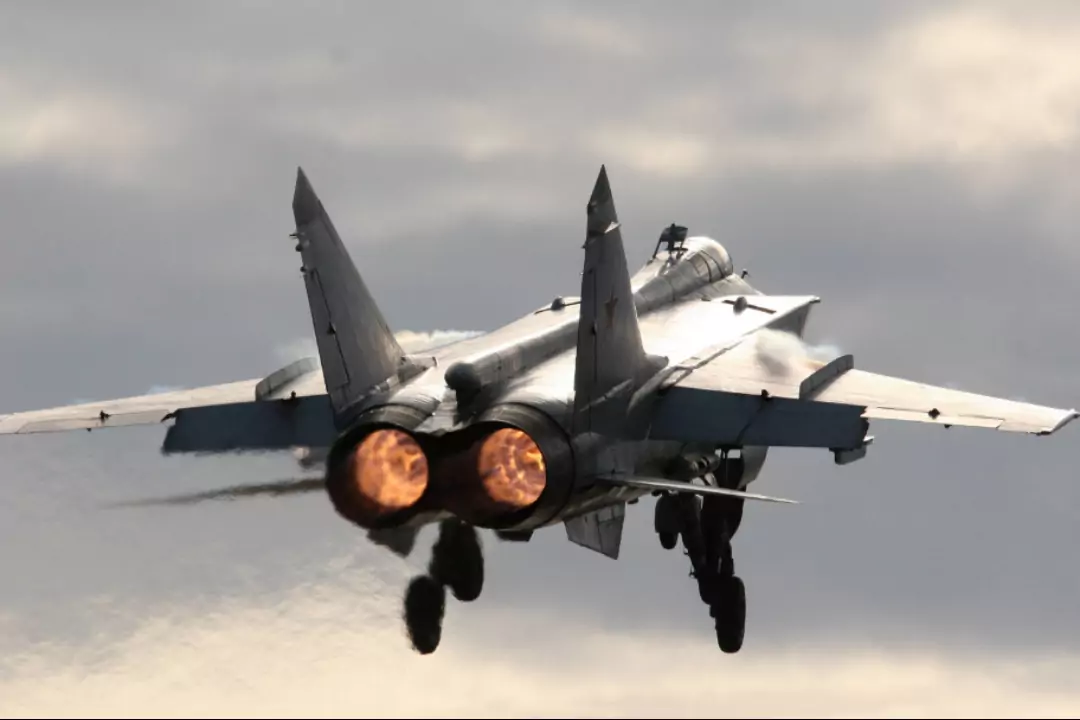 Российский истребитель показал свою настоящую скорость над американской военной базой