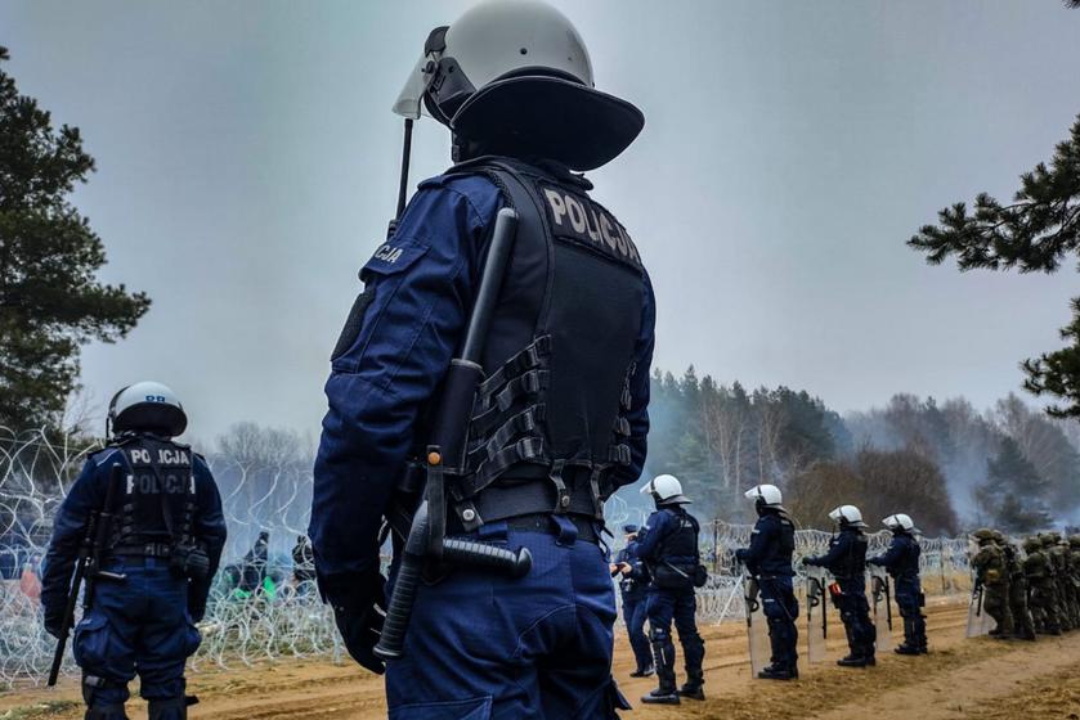 Польша отправила на украину. Полицейские. Полицейские в Белоруссии. Полиция Беларуси. Польша направила к границе с Беларусью 500 полицейских.