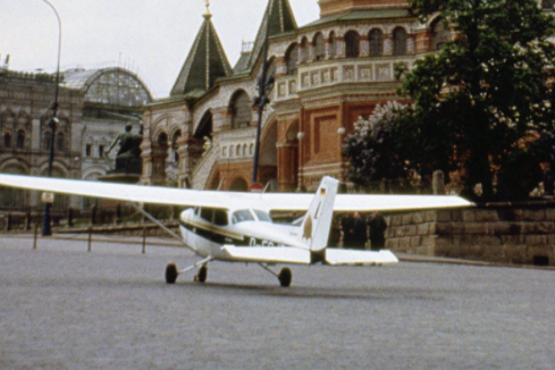 Зачем немец приземлился на самолете в Центре Москвы на Большой Москворецкий мост в 1987 году