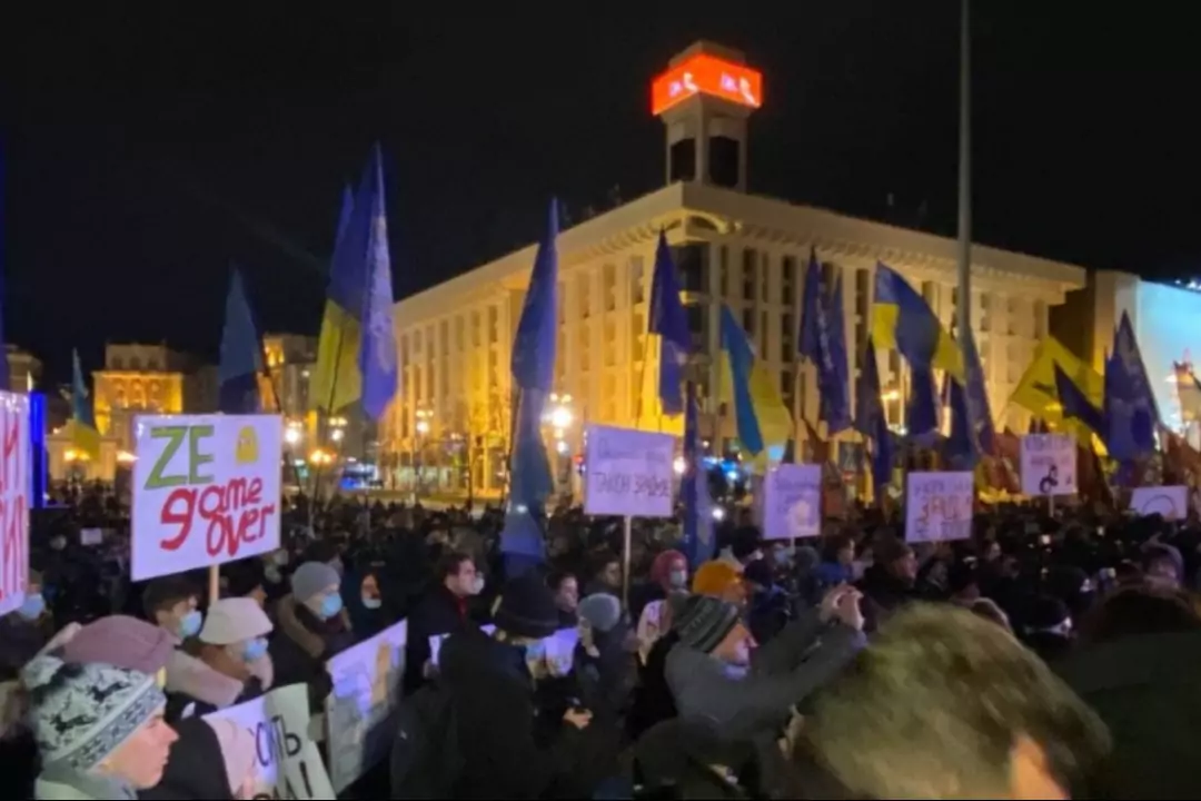 Новый Майдан под лозунгом "Зеленского прочь" начался на Площади Независимости в Украине