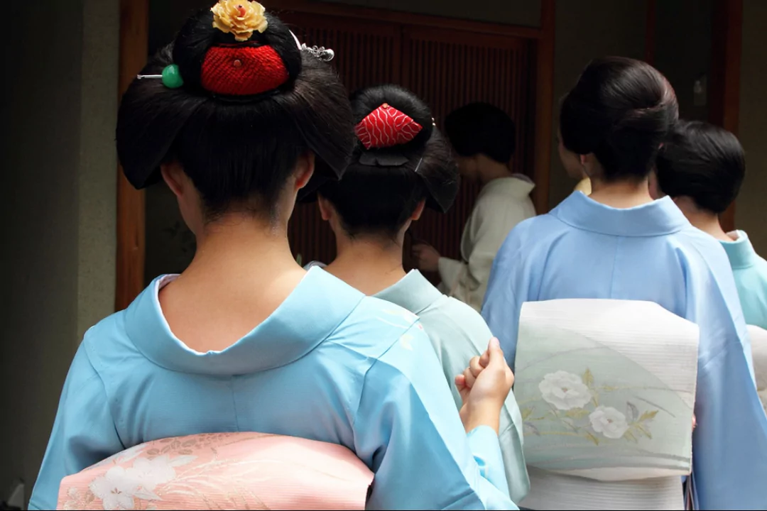 Simple japan. Nihongami. СИМПЛЫ Япония. Подушки для древних японок когда у них волосы. Что японцы носят на шее.