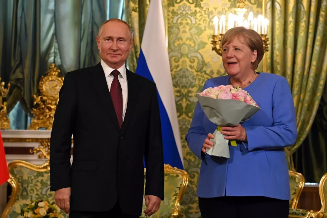 Путин обратился на "ты" к Ангеле Меркель в благодарственной телеграмме по случаю назначения нового канцлера ФРГ