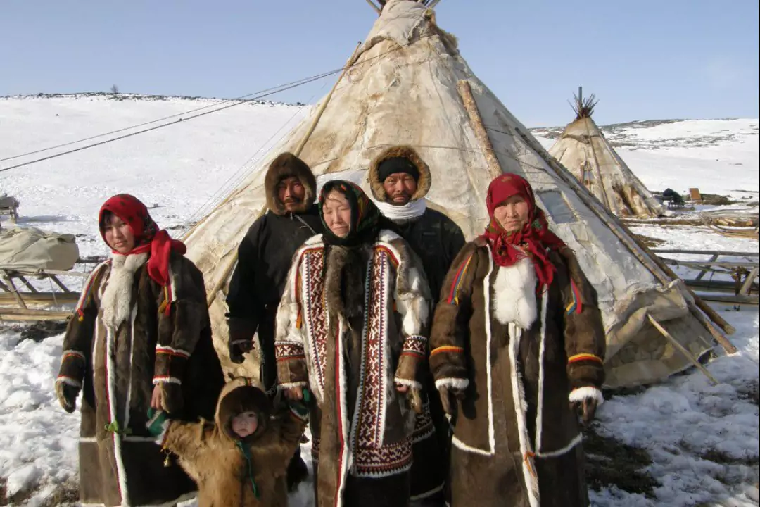 Традиционные способы защиты организма имеются у каждого народа. Среди них есть довольно интересные, как жители севера Сибири оберегали от болезнетворных болезней не только себя, но и свой дом.
