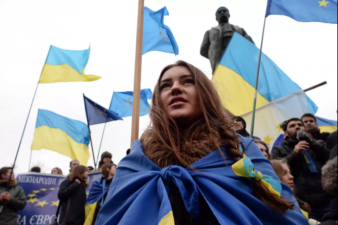 Новая норма о госязыке на Украине запрещает СМИ работать лишь на русском языке