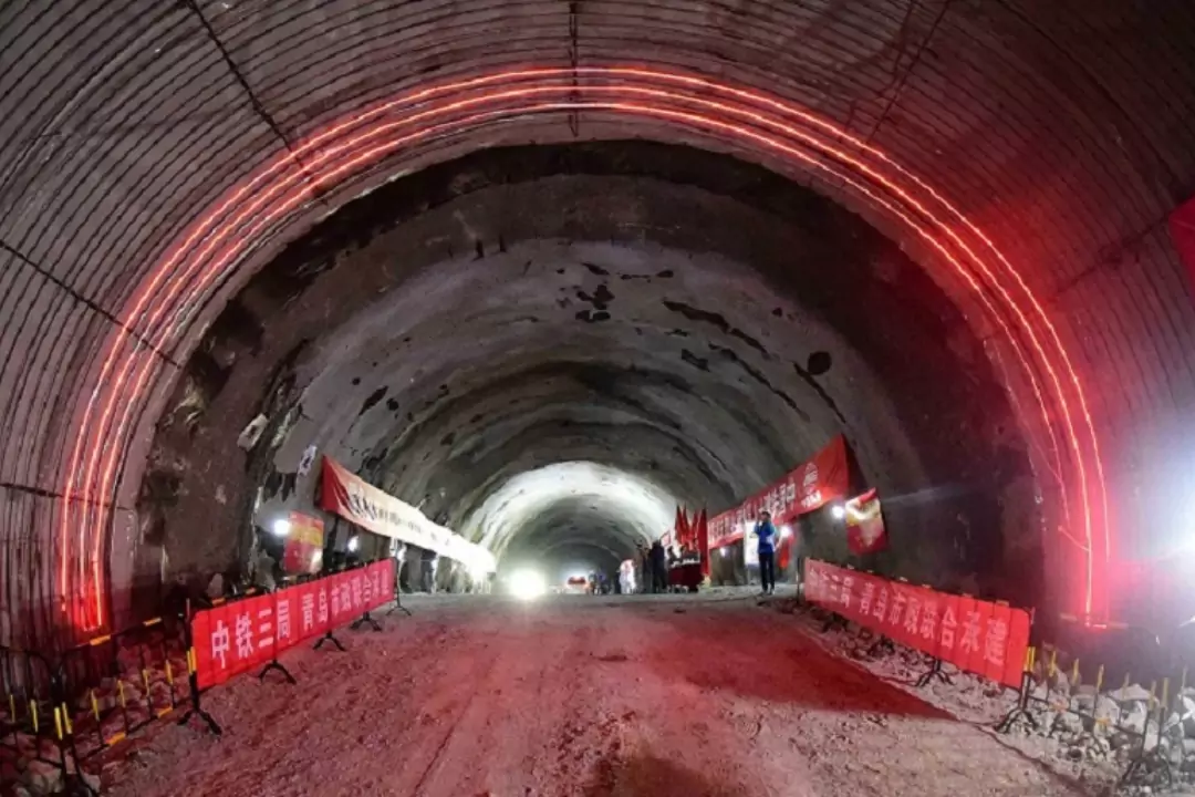 Куда ведет 127-километровый подводный тоннель, который строит Китай