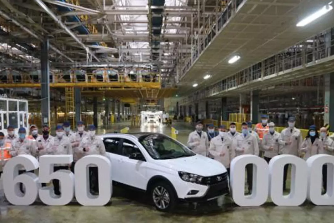 С конвейера сошла 650-тысячная LADA Vesta