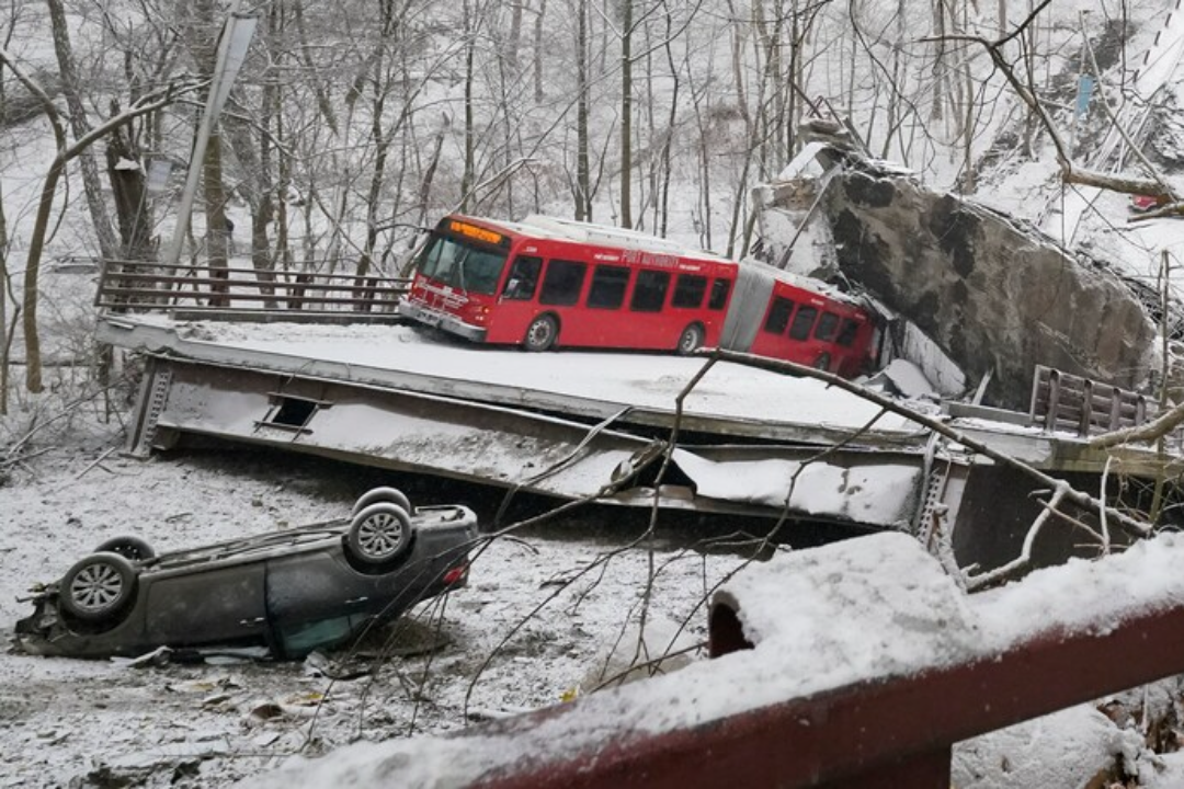 За несколько часов до приезда президента Байдена в Питтсбурге рухнул мост