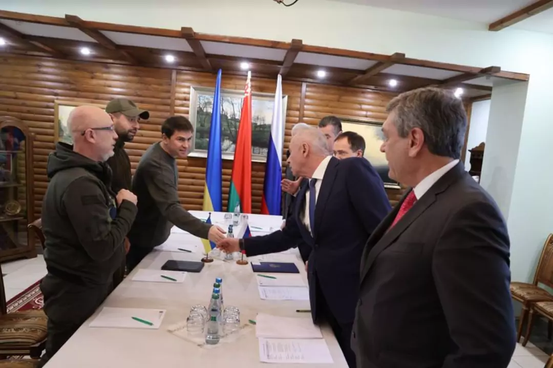 Переговоры РФ и Украины завершились договором о создании гуманитарных коридоров