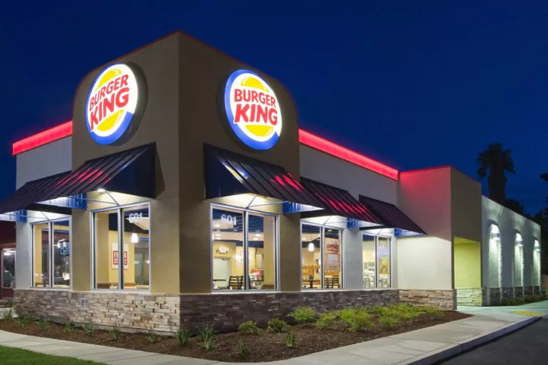 Burger king. Бургер Кинг в Америке. Бургер Кинг Пермь. Бургер Кинг Тверь. Бургер Кинг ресторан.