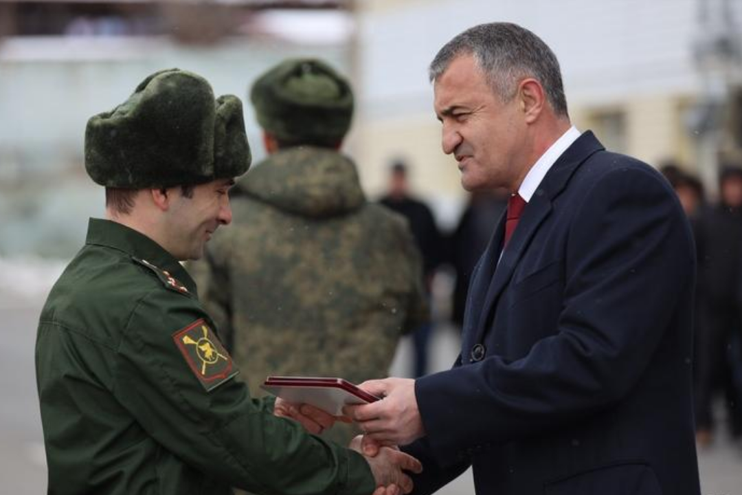 Войска южной осетии. Министр обороны Южной Осетии в 2013-2014. Министр обороны Южной Осетии в 2008 году. Министр обороны Южной Осетии Павлов.