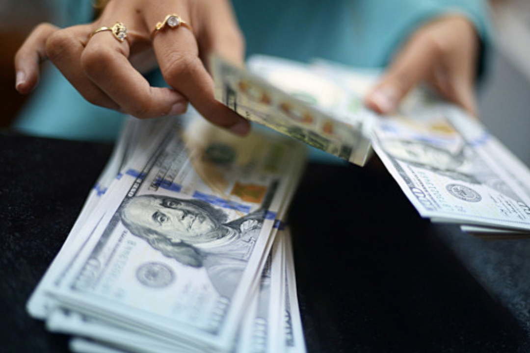 Международный валютный фонд заявил о риске ослабления доллара из-за введенных санкйий