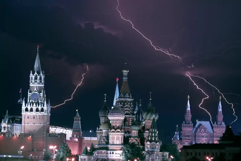Гидрометцентр: первая в году гроза надвигается на Москву