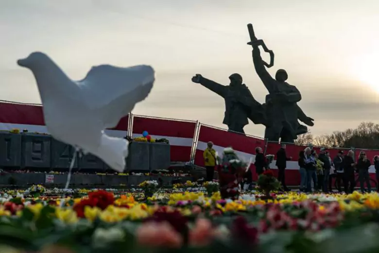 Мэрия Риги разрешила России забрать снесённый памятник Воинам-Освободителям
